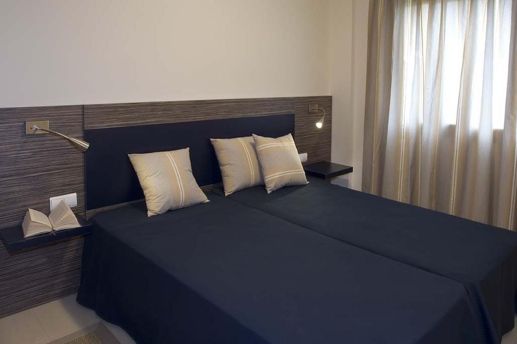 Apartaments Terraza - Salatà Mar Roses Quarto foto